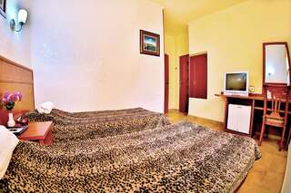 Хостелы Hostel Tsaghkadzor Цахкадзор Бюджетный двухместный номер с 2 отдельными кроватями-6